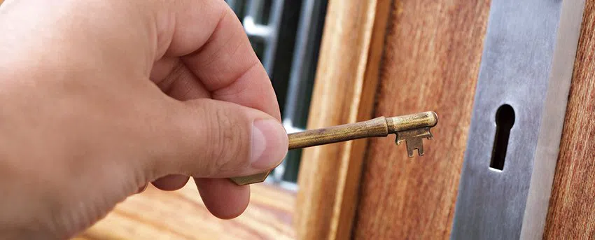 Central Locksmith Store Greenwich, CT 203-893-4202 - lockout-service-01